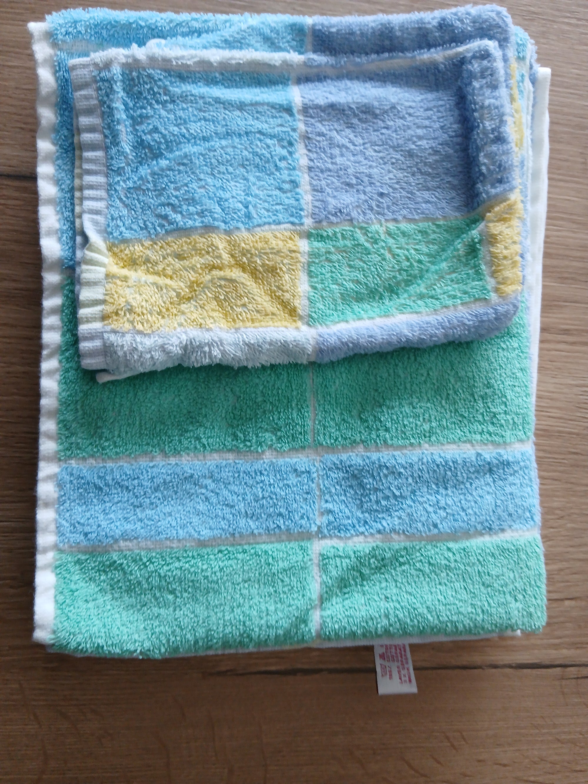 Lot de 2 serviettes et 2 gants de toilette neuf