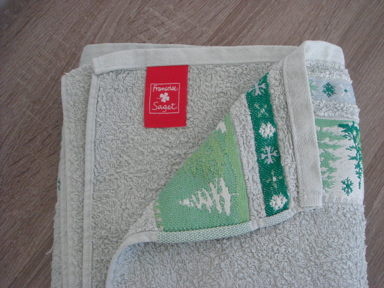 Serviette de bain motif sapins