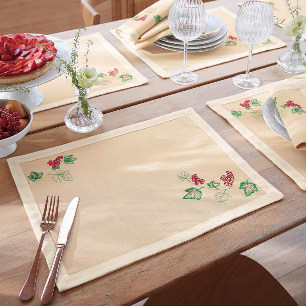 2 sets de table Les groseilles du jardin
