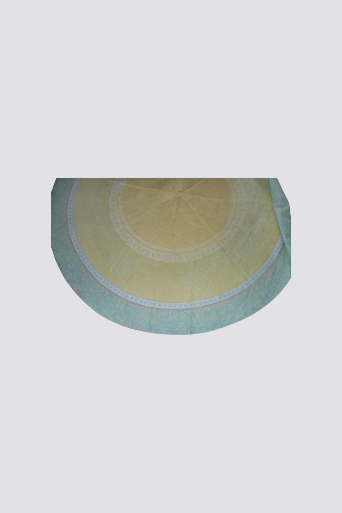 nappe ronde 180 cm, coloris estival, bon état