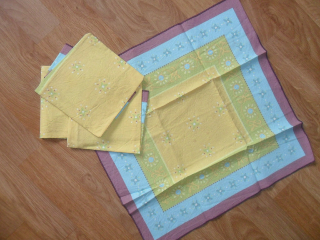 4 serviettes de table colorées en coton, état neuf