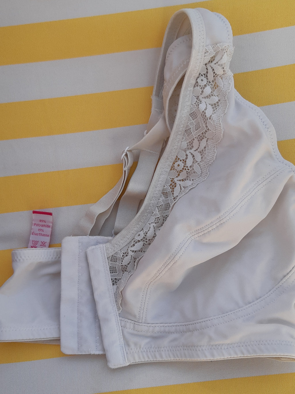 soutien-gorge attache avant , décolleté