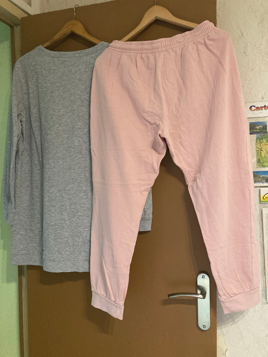 Ensemble robe grise-pantalon rose Joli porte bonheur