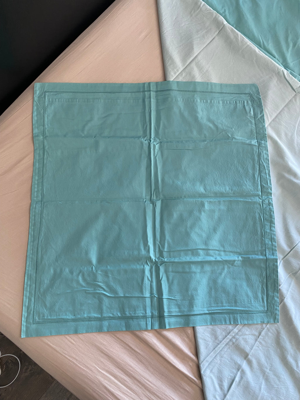 Taie d'oreiller avec volant 60x60