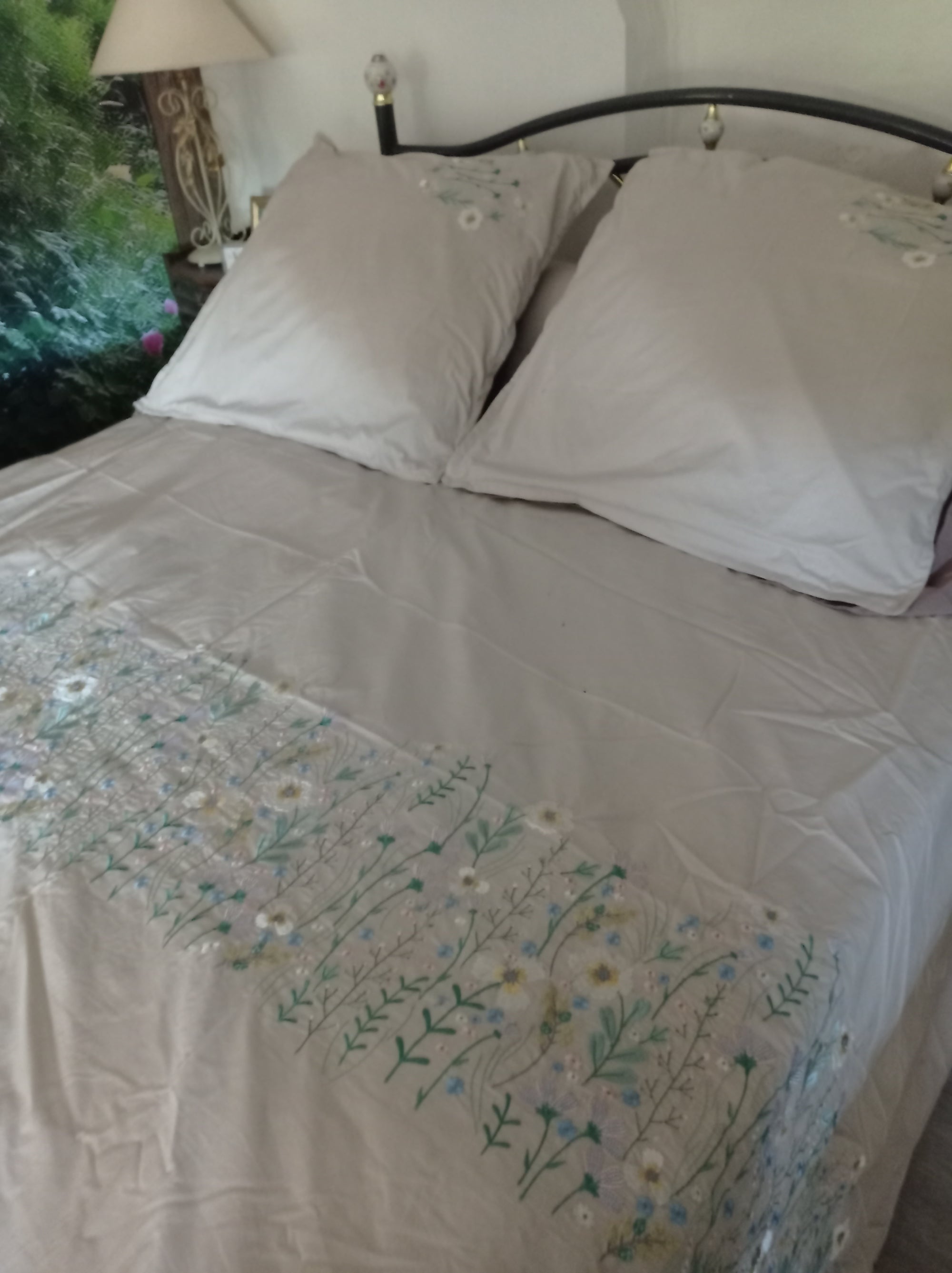 Housse de couette brodée