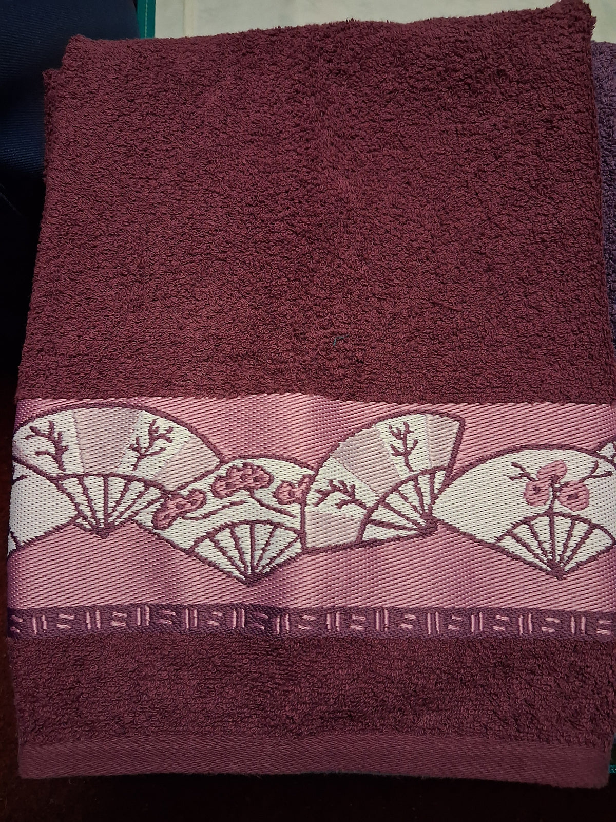 Drap de bain prune brodé éventails