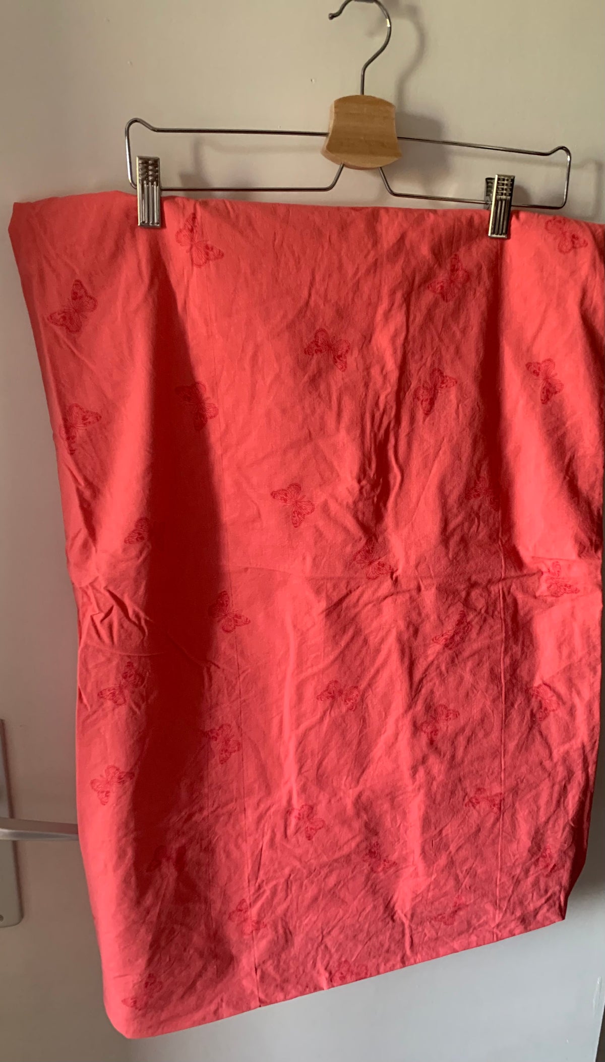 Drap housse orange imprimée papillon