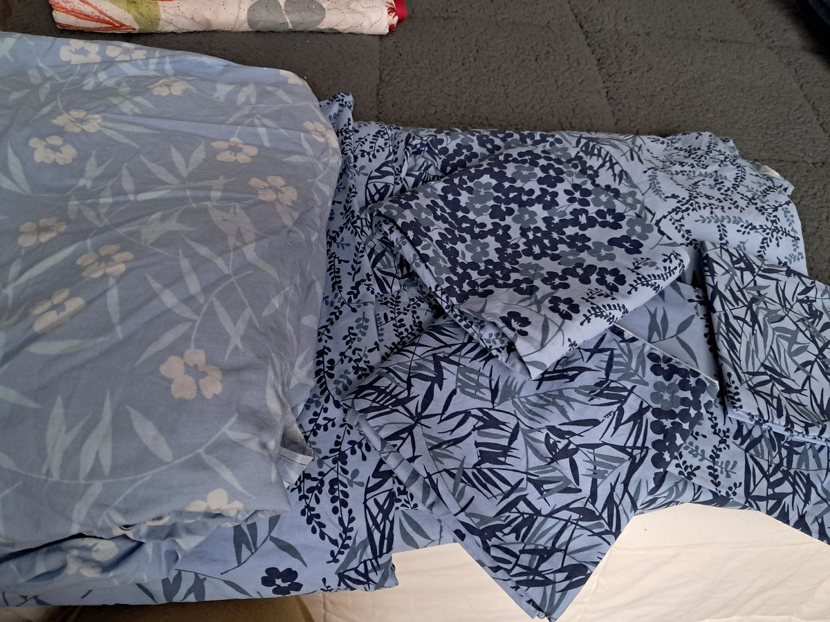 Housse de couette et drap housse plus taies oreillers 2 rectangulaires et 2 carrées