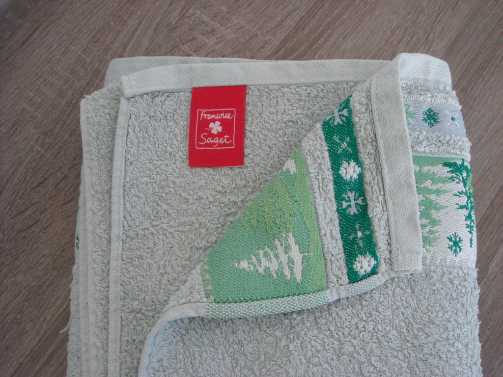 Serviette de bain motif sapins
