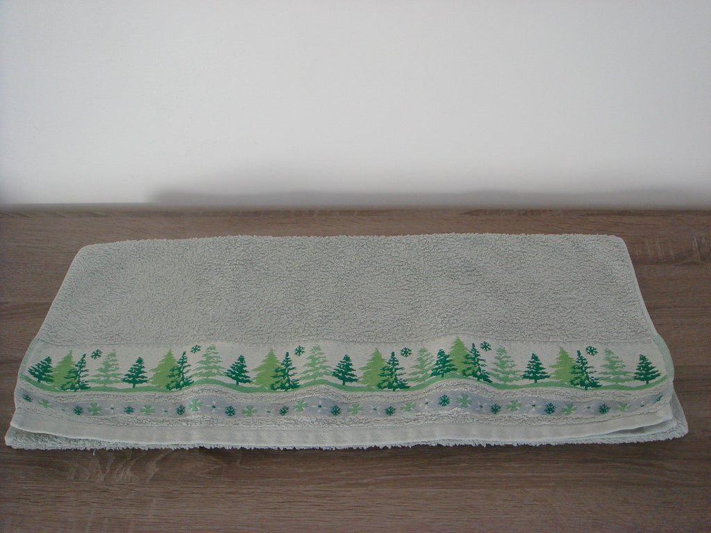 Serviette de bain motif sapins