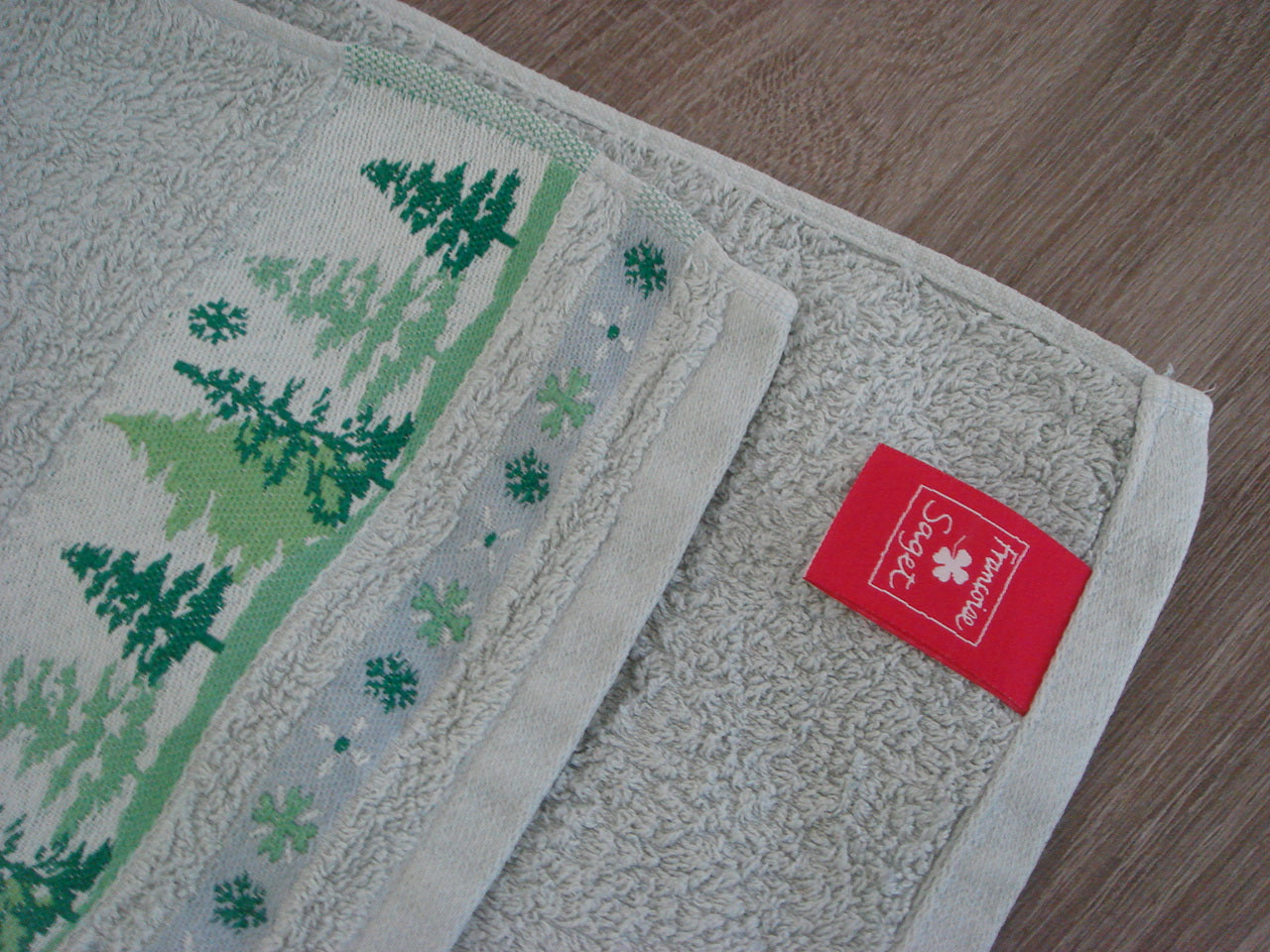 Serviette de bain motif sapins