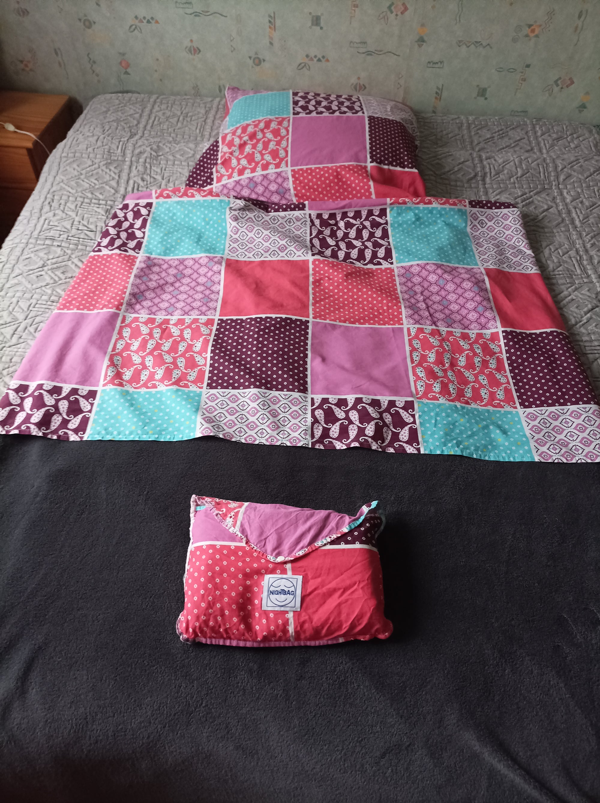 2 NIGHTBAGs une place