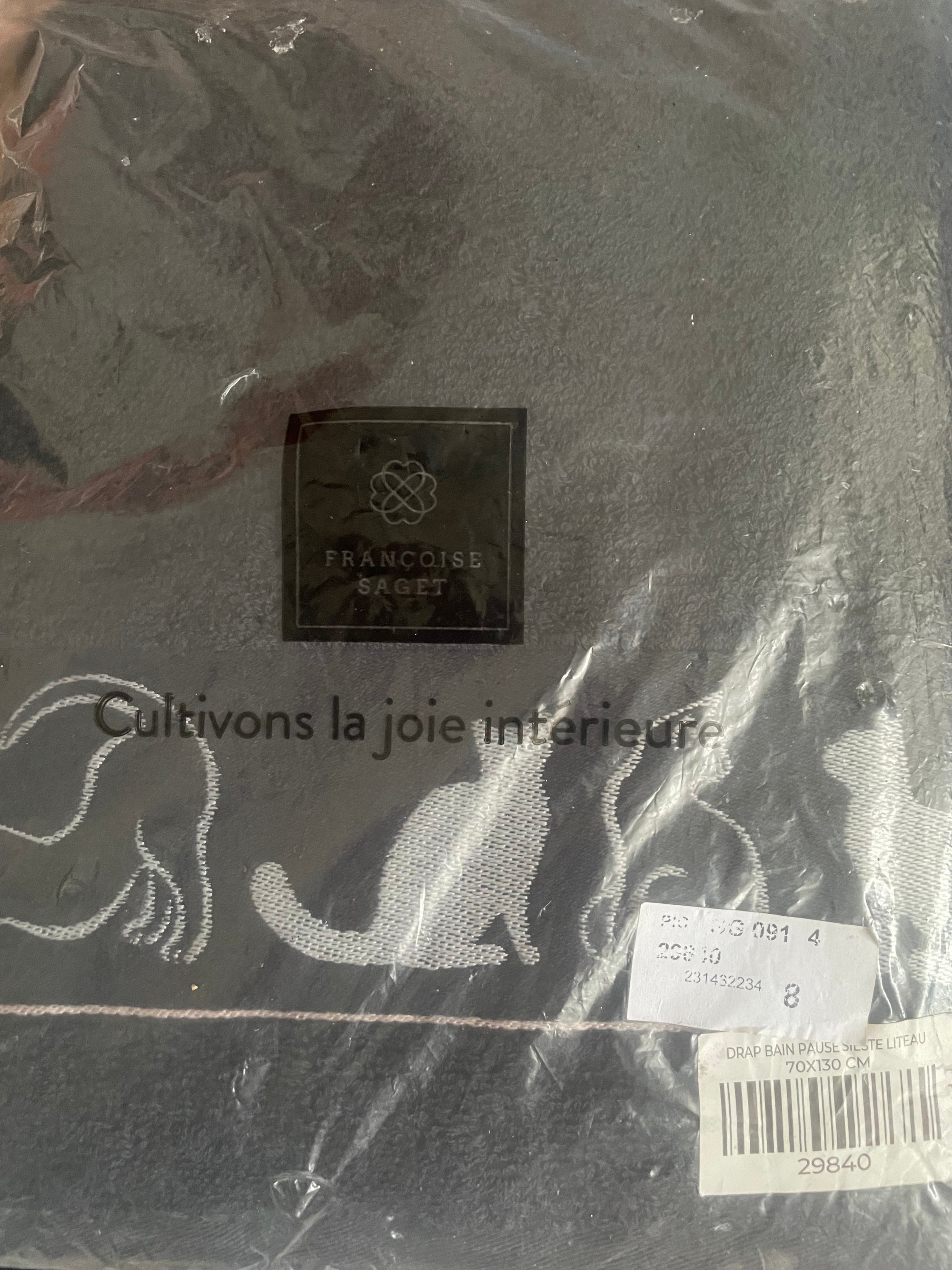 Serviettes chats noirs neuves .
