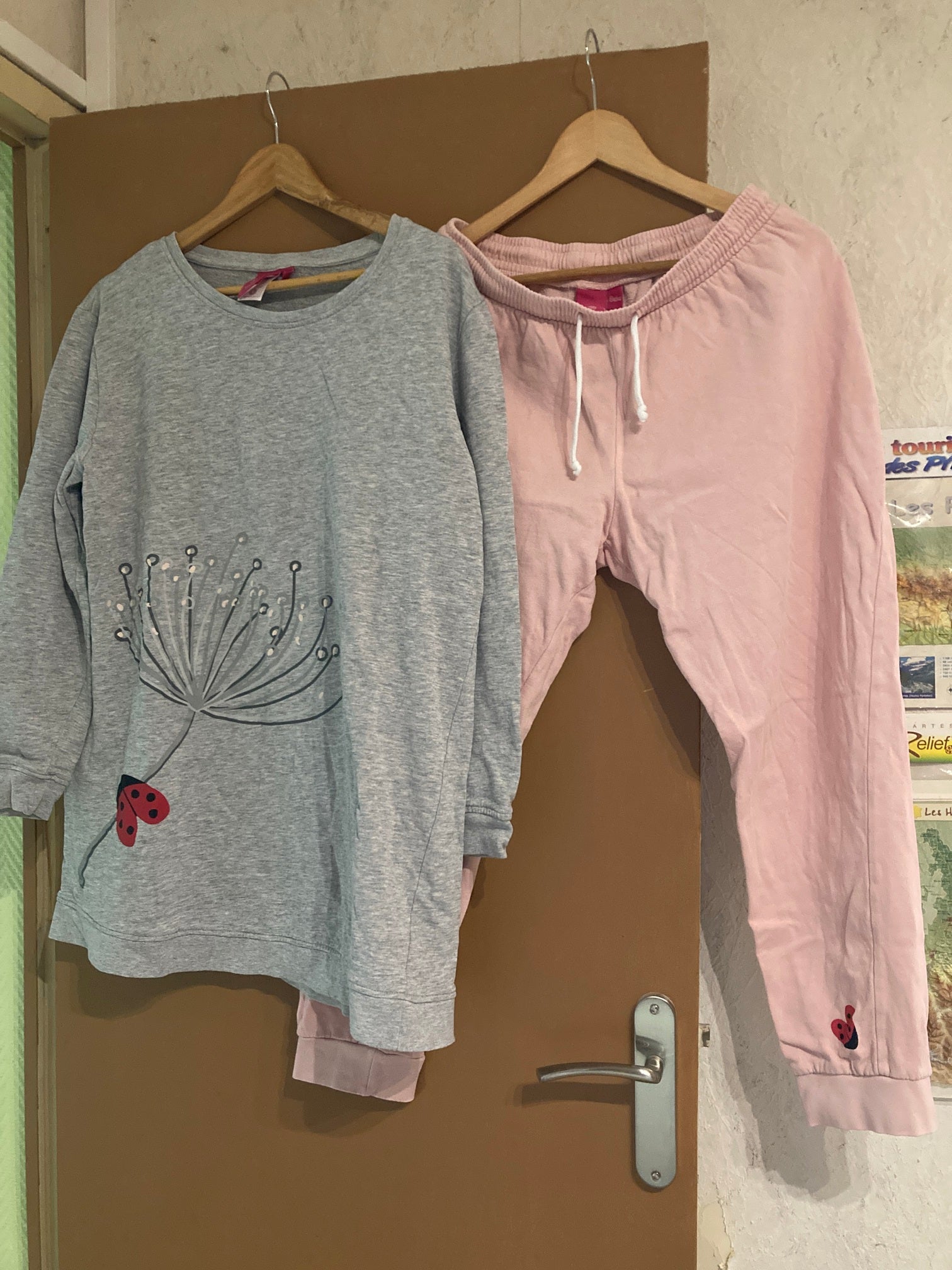 Ensemble robe grise-pantalon rose Joli porte bonheur