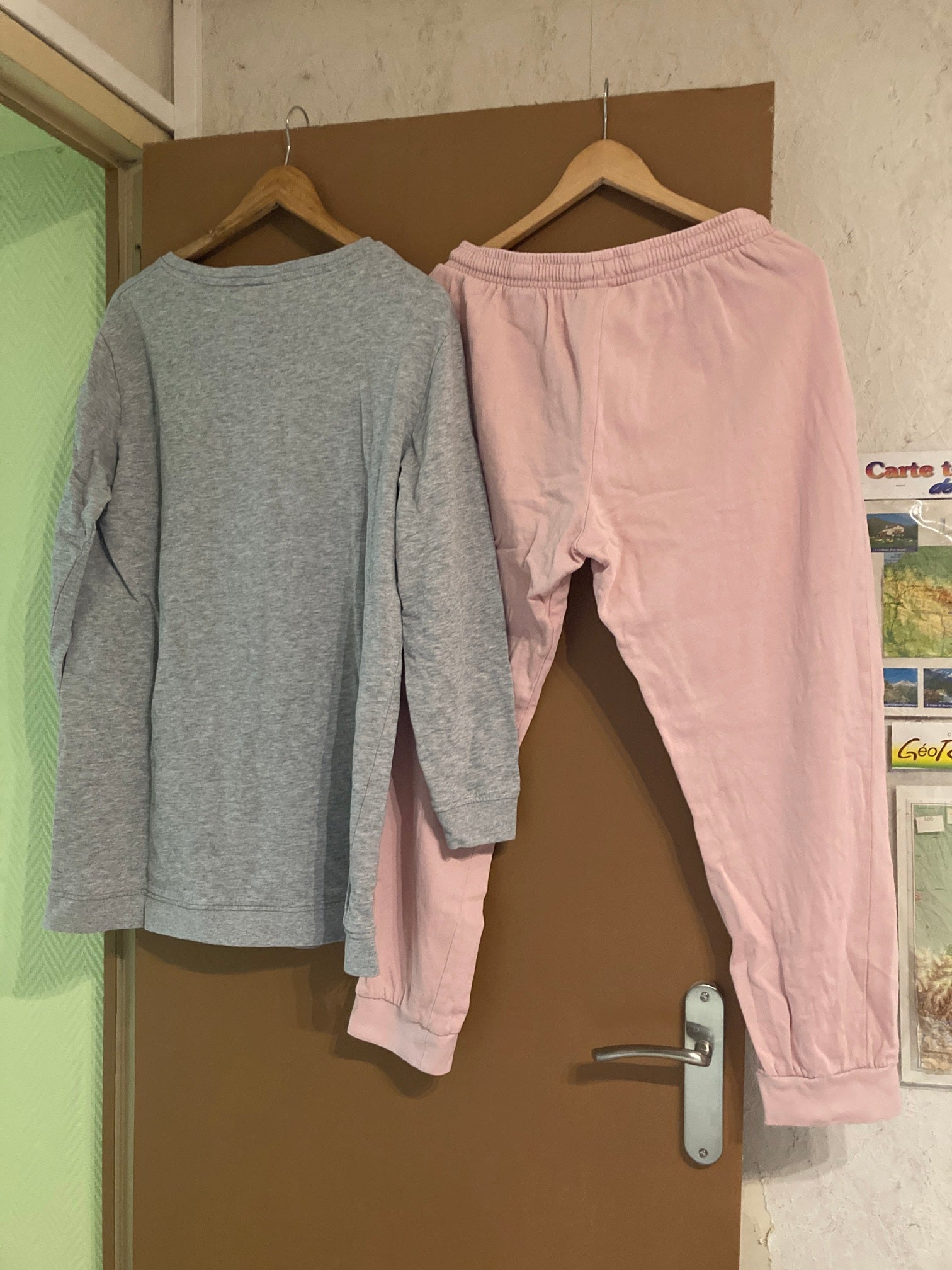 Ensemble robe grise-pantalon rose Joli porte bonheur