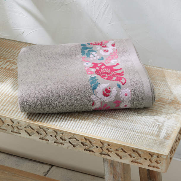 Drap de bain Au milieu des fleurs