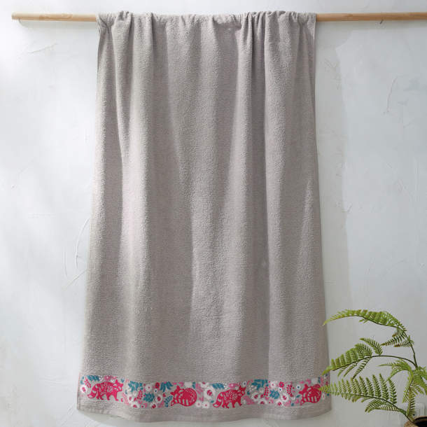 Maxi drap de bain Au milieu des fleurs