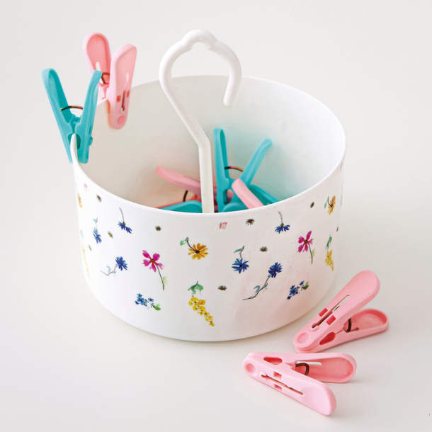 Boîte et pinces à linge Bouquet fleuri