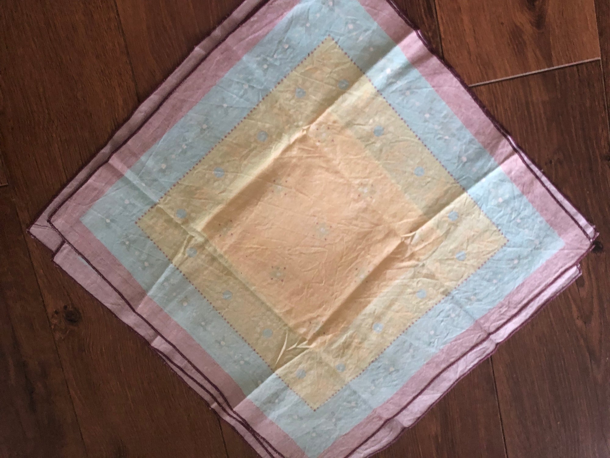 4 serviettes de table colorées en coton, état neuf