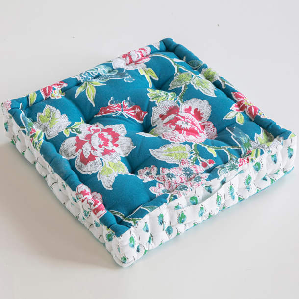 Coussin de sol Un oiseau sur la branche