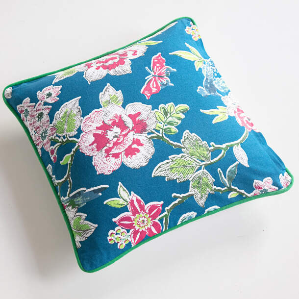 Housse de coussin + coussin Un oiseau sur la branche